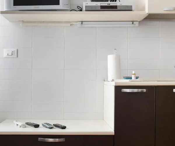 Ur-nest Marconi بولونيا